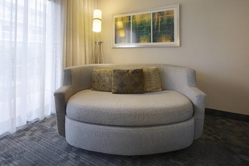 King Room with Sofa Bed image 4
