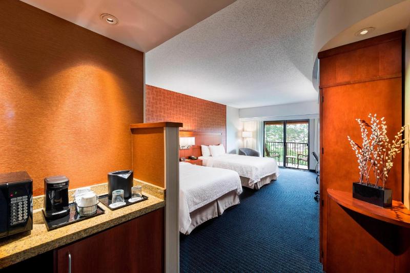 Queen Room with Two Queen Beds and Balcony image 2