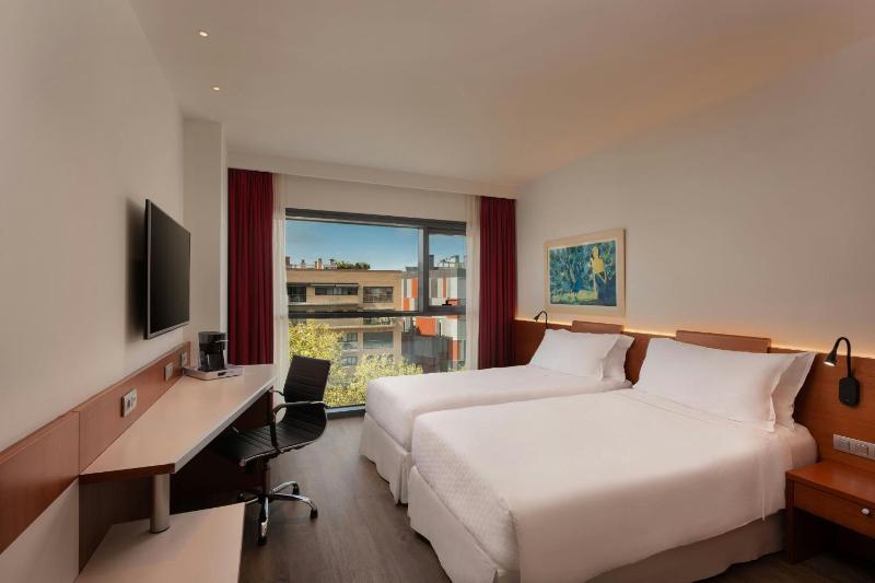 Classic Room with 2 Twin Beds image 1