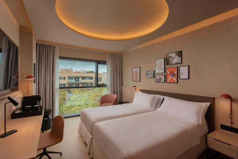 Preferred Twin Room with City View  image 1