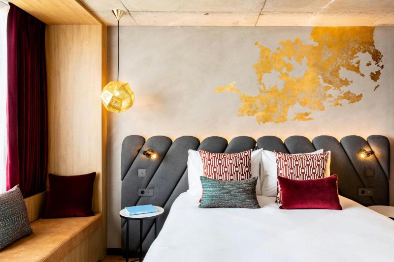 La Muse Room with Queen Bed image 1