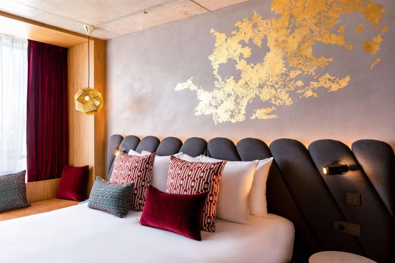 La Muse Room with Queen bed and City View - Upper floor image 4