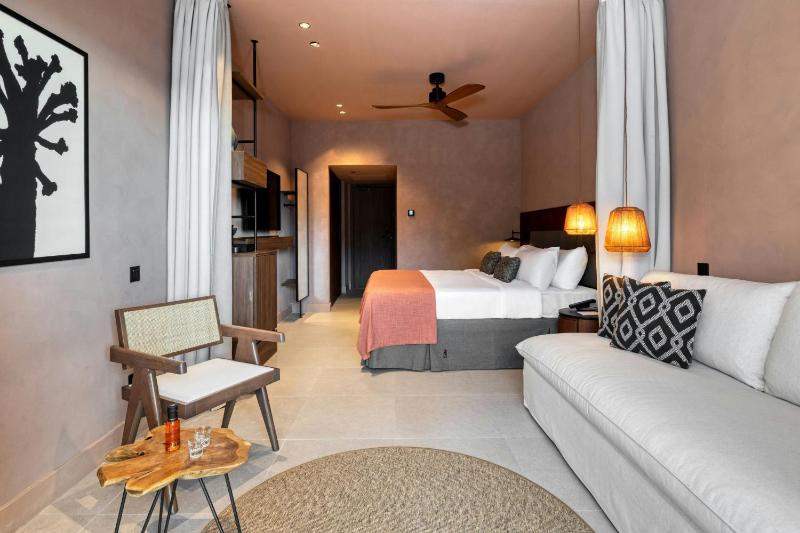 Horizon Junior - Suite with Sofa Bed and Balcony image 3