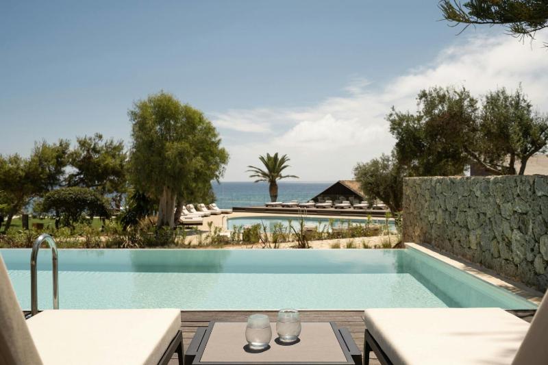 Sapphire Junior - Suite with Sofa Bed and Sea View - Swim Up Pool image 1