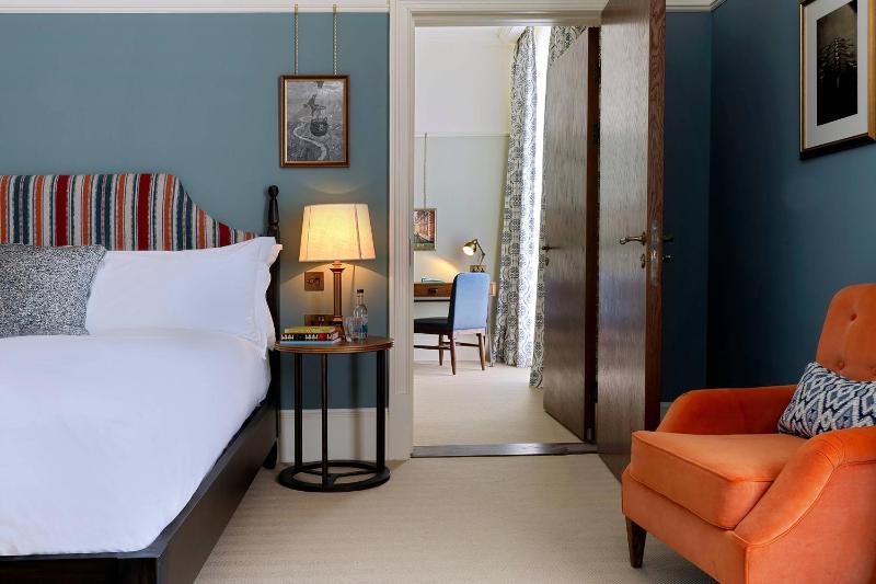 Classic Twin Room image 3