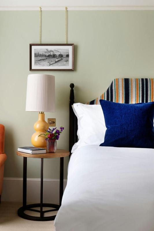 Superior Twin Room image 3