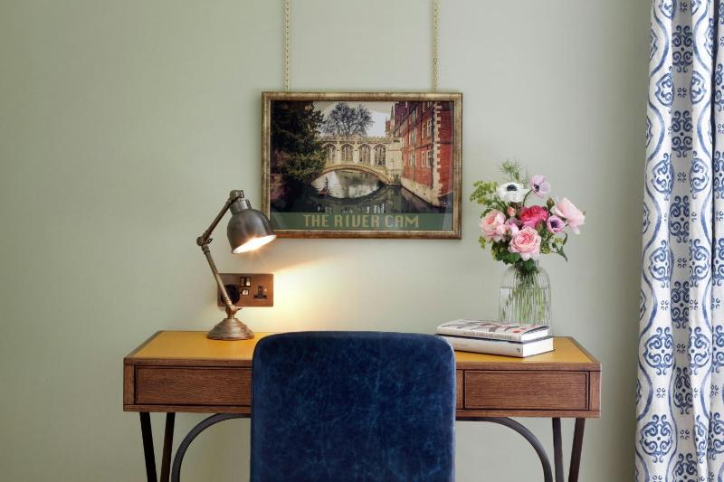 Superior Twin Room image 4