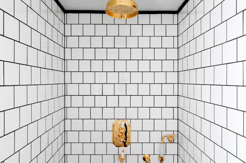 Superior King Room image 3