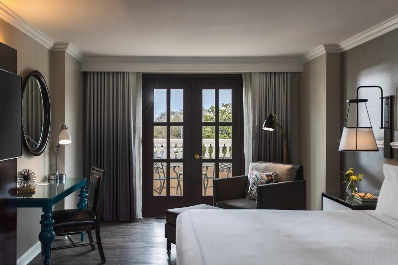 The Lindy Renaissance Charleston Hotel - image 14