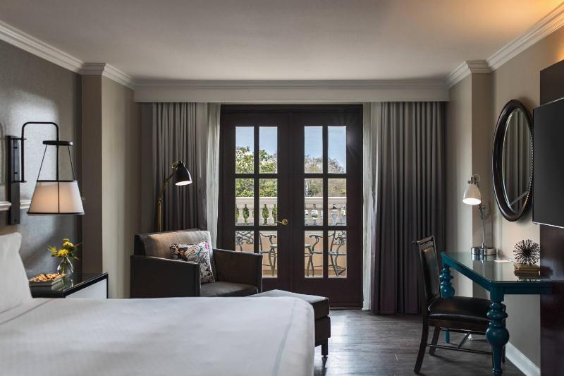 The Lindy Renaissance Charleston Hotel - image 7