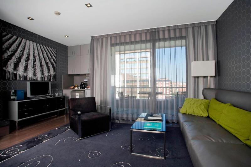 Two-Bedroom Suite with One King and Two Twin Beds image 1