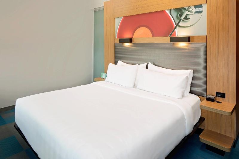 King Room image 3