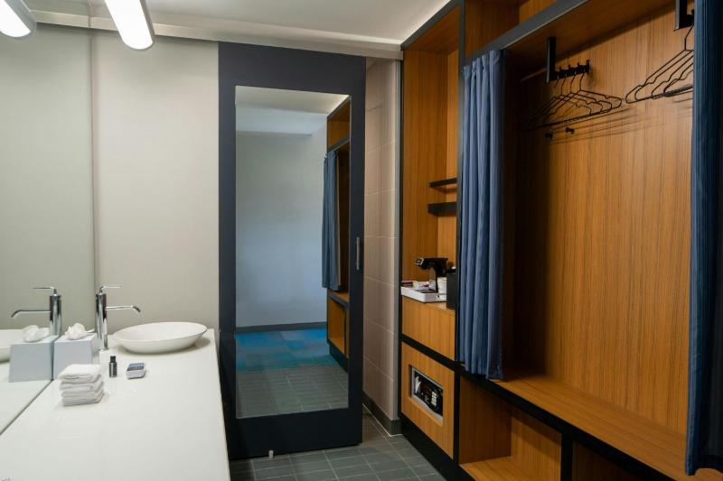 Queen Room with Two Queen Beds image 2