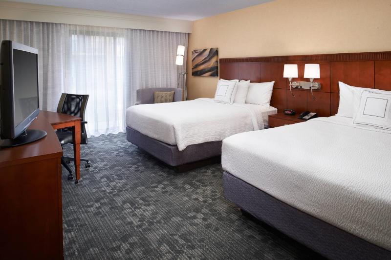 Queen Room with Two Queen Beds image 1