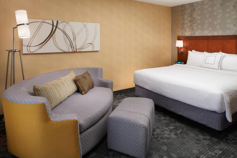 King Room with Sofa Bed image 1