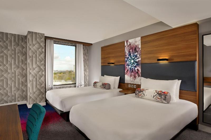 Aloft, Guest room, 2 Twin/Single Bed(s) image 3