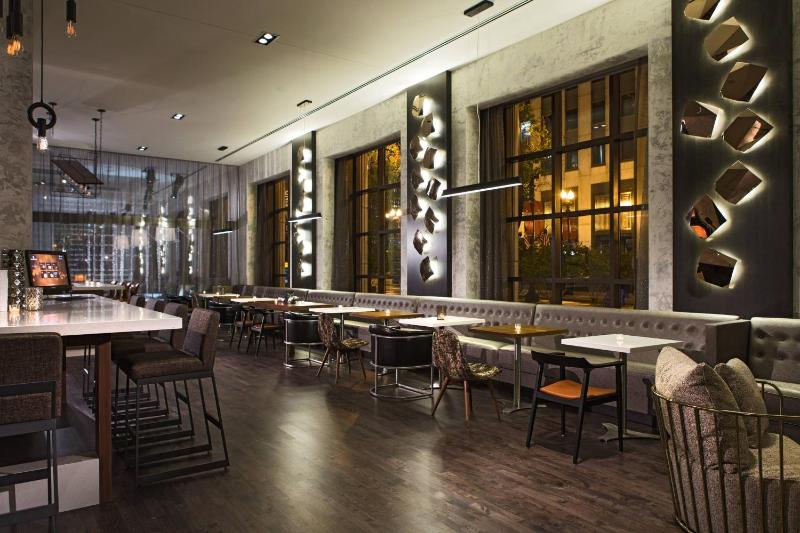Club Level, Club lounge access, Guest room, 1 King image 2