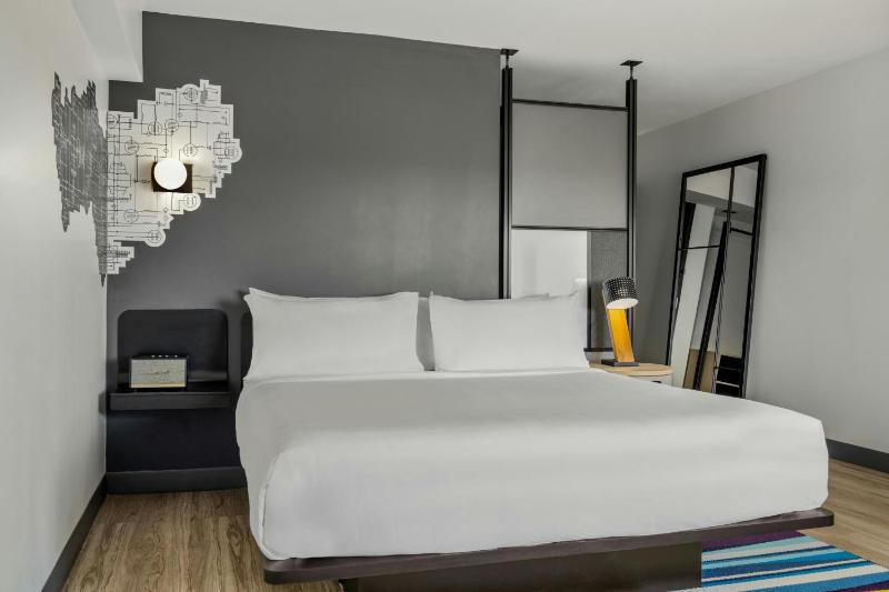 King Room with Roll-in Shower - Mobility and Hearing Accessible image 3