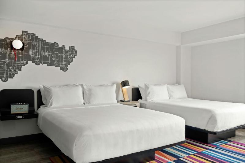 Queen Room with Two Queen Beds image 3