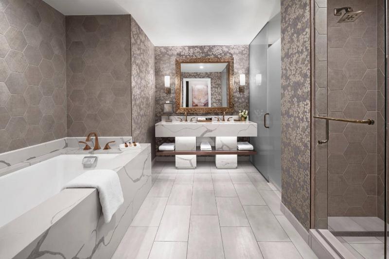 Soaker Tub Guest Room, Guest room, 1 King image 3