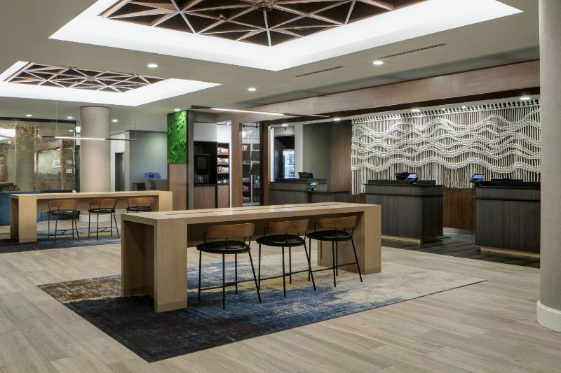 Courtyard by Marriott Chicago Downtown/River North - image 1