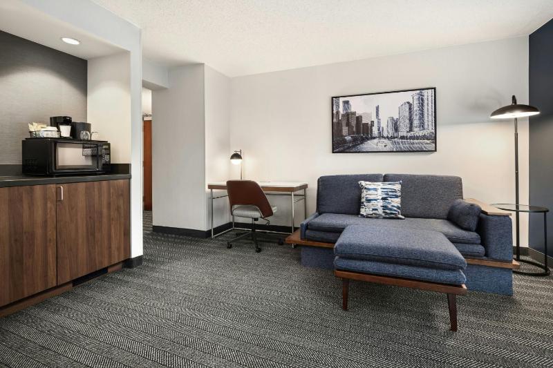 Courtyard by Marriott Chicago Downtown/River North - image 3