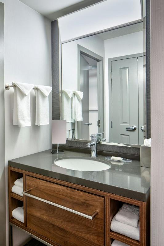 King Room with Sofa Bed and Adapted Tub - Mobility Accessible image 3