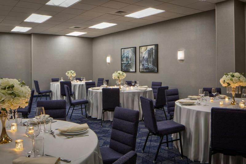 Courtyard by Marriott Chicago Downtown/River North - image 16
