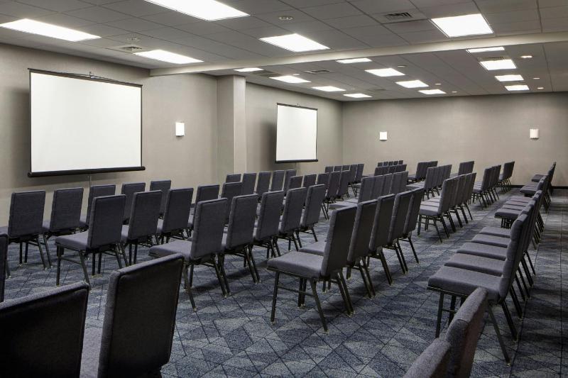 Courtyard by Marriott Chicago Downtown/River North - image 14
