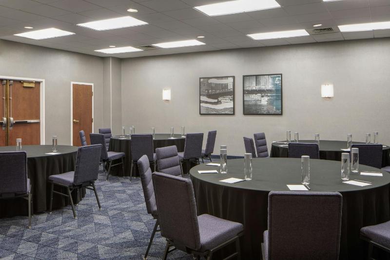 Courtyard by Marriott Chicago Downtown/River North - image 4