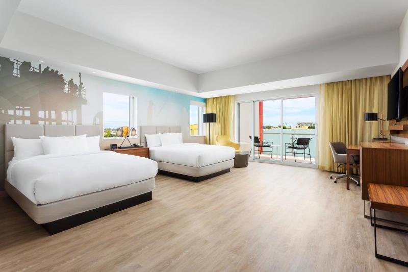 Studio Suite with Two Queen Beds and Balcony image 4