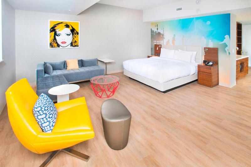 Executive Corner King Suite with Partial Ocean View image 2
