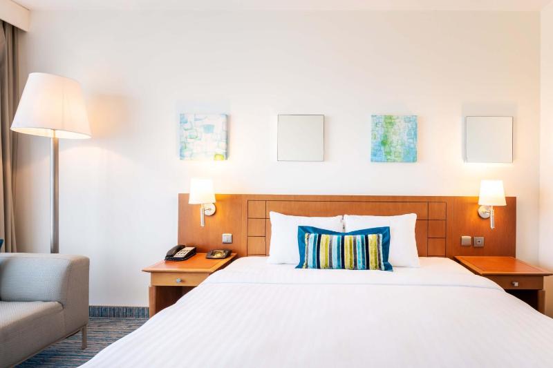 Deluxe Room, Guest room, 1 King image 3