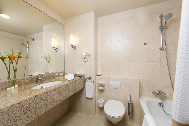 Twin Deluxe room, Guest room, 2 Twin/Single Bed(s) image 2