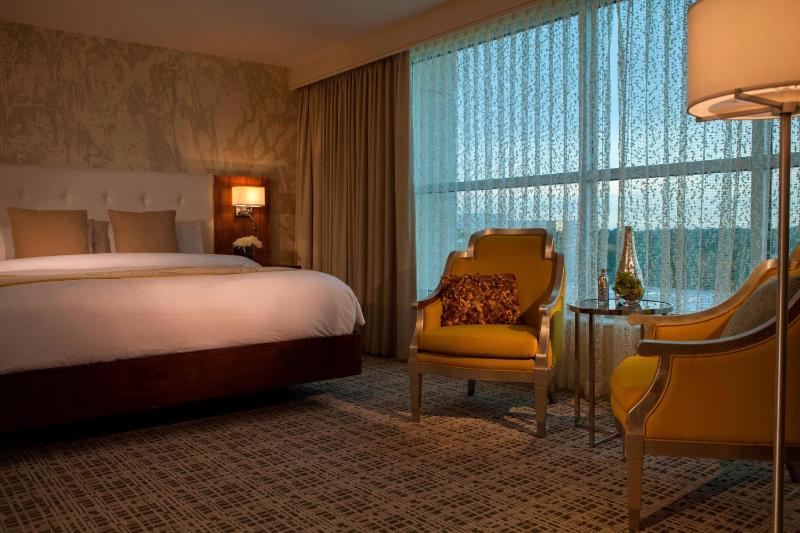 One-Bedroom Executive Suite  image 3