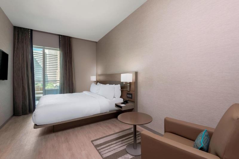 1 Bedroom Suite, 1 King, Sofa bed image 2