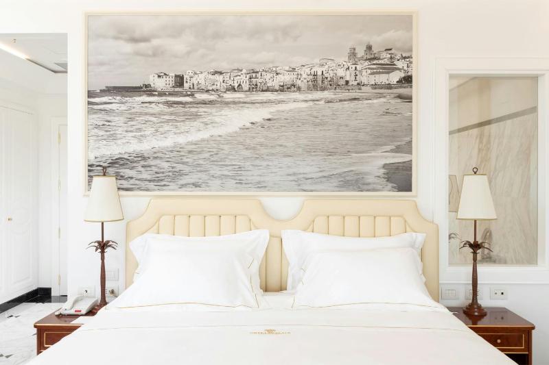 One-Bedroom Junior King Suite image 1