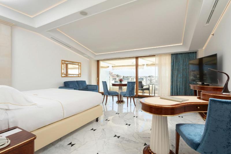 One-Bedroom Junior King Suite image 4