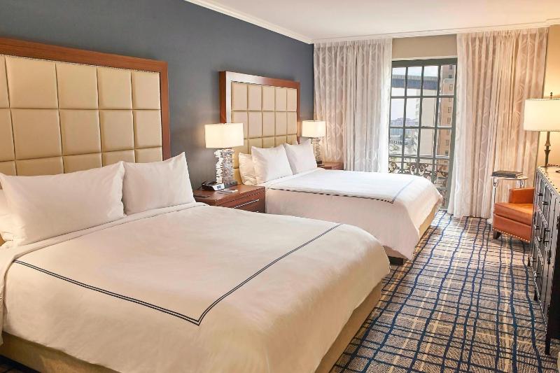 Deluxe Guest Room, 2 King Beds image 4