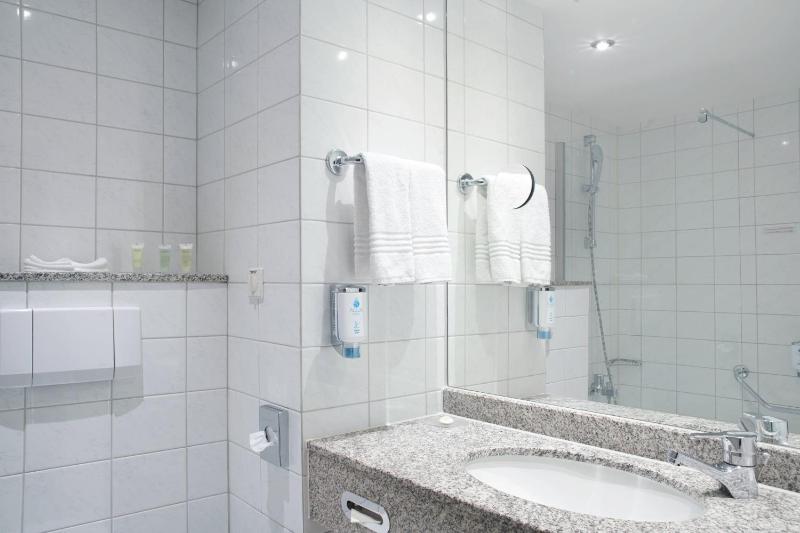 Courtyard by Marriott Dresden - image 7