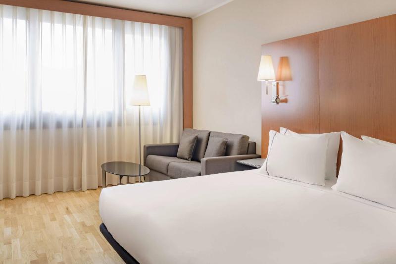 Superior King Room with Sofa Bed image 1