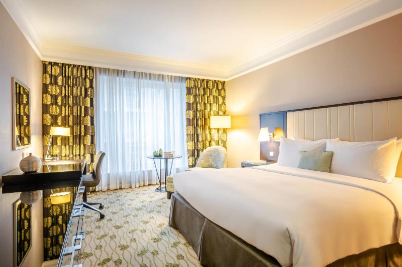 Deluxe Room, Guest room, 1 Queen image 1