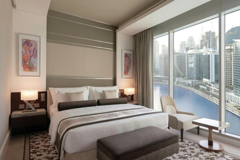 One-Bedroom King Suite with Canal and Bay View and Lounge Access with complimentary Breakfast, Daily Snacks, Evening Cocktail Hour & Canapes  (Complimentary Shuttle to Dubai Mall, Metro & La Mer Beach) image 3