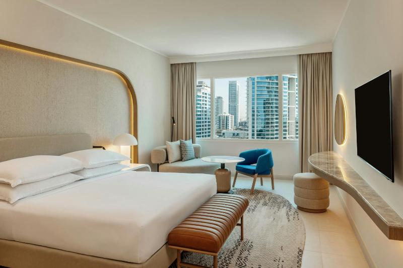 Deluxe King Room - JBR View, Private beach Access image 3