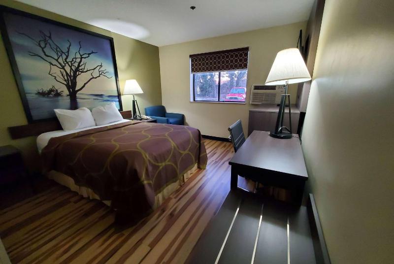 Queen Room - Non-Smoking image 3
