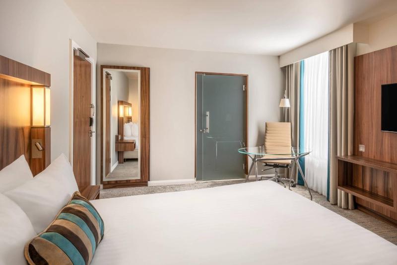 Superior King Room image 4