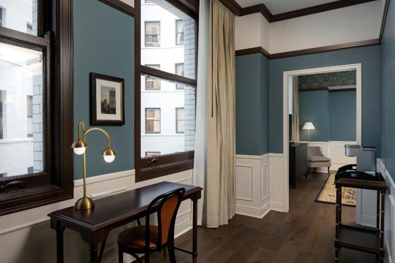 Queen Room with Two Queen Beds image 2