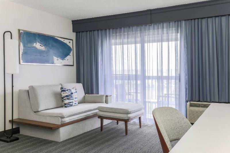 King Room with Sofa Bed image 1