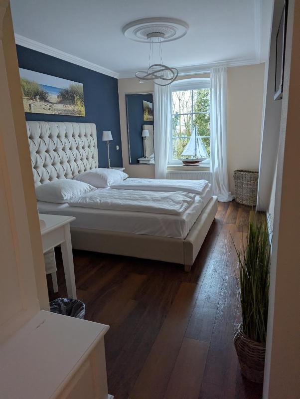 Large Double Room image 2