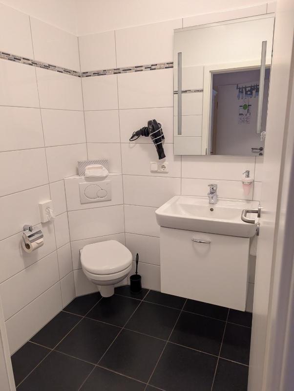 Large Double Room image 3